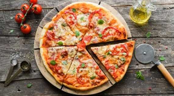 Наан вместо традиционной основы: новый взгляд на пиццу