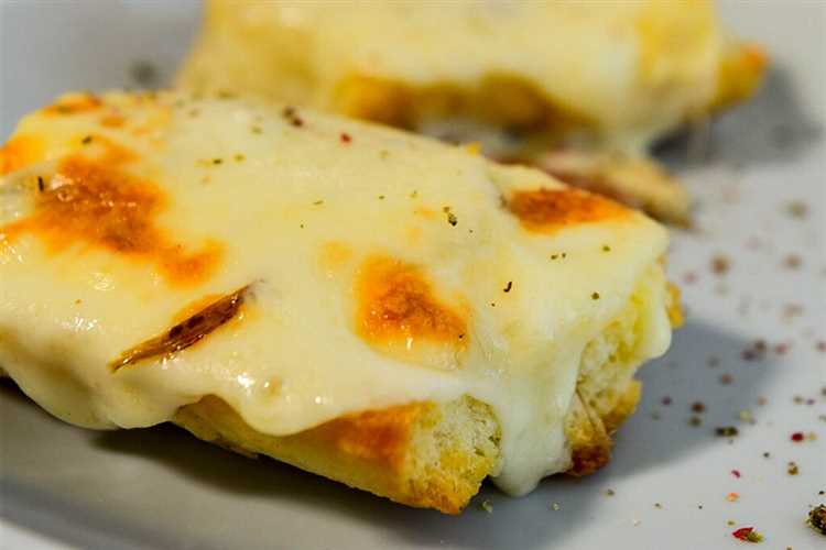 Хлеб с сыром и чесноком: идеальное дополнение к любому обеду