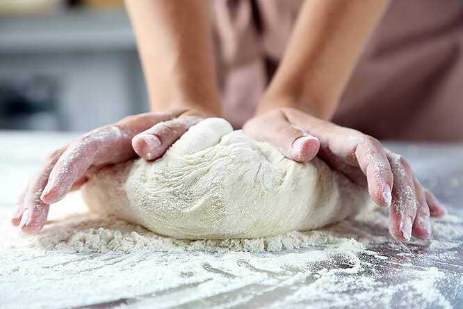 Как правильно месить тесто для выпечки