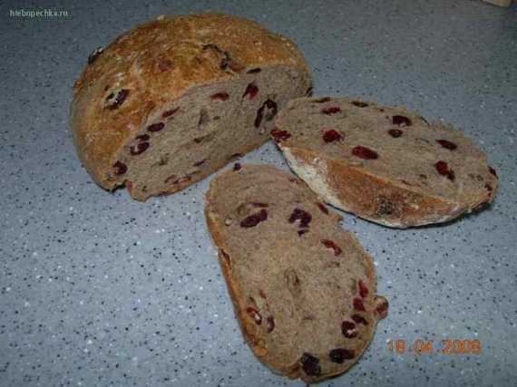 Изысканно и вкусно: рецепт праздничного хлеба с клюквой и орехами