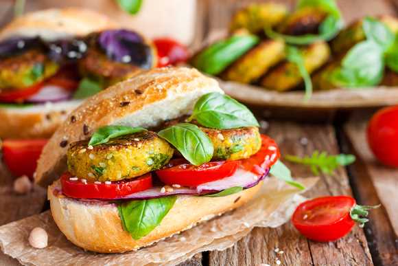 Сэндвич с хрустящим багетом: новые вкусовые ощущения Сэндвич с хрустящим багетом: новые вкусовые ощущения