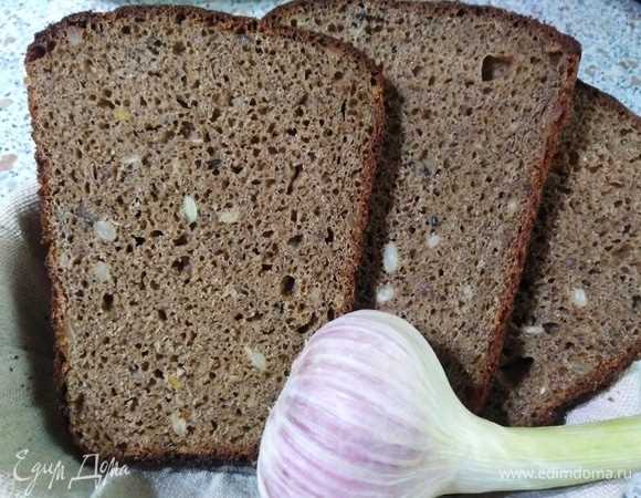 Способы использования сахара и солода для придания хлебу аромата