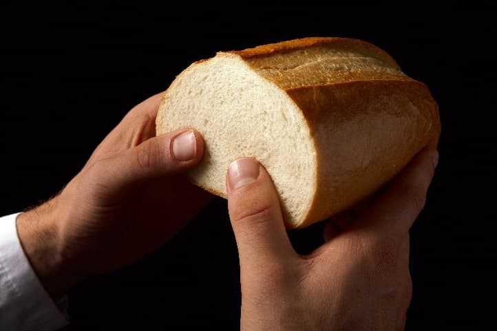 Символика и ритуалы, связанные с хлебом в народных обычаях