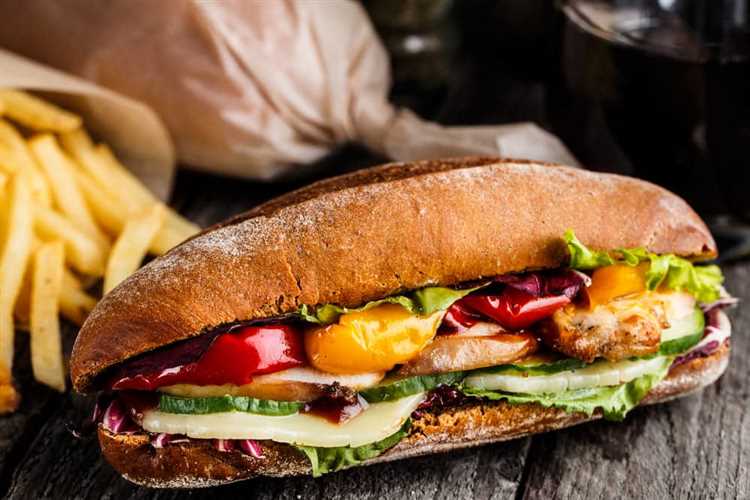 Вкусные сэндвичи с различными видами хлеба для каждого дня