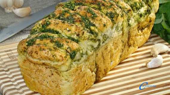 Хрустящий и ароматный: изысканный рецепт чесночного хлеба